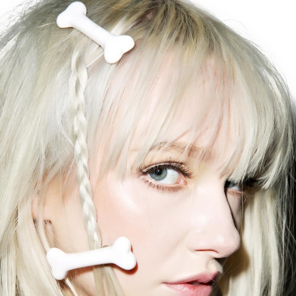 Pair of White Bone Hair Clips - Picture 4 of 6